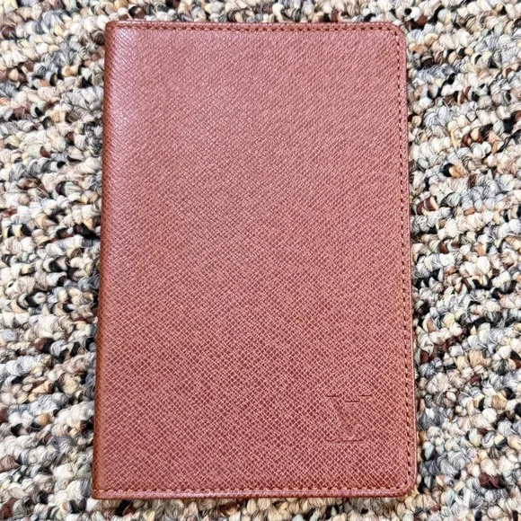 Louis Vuitton Brown Taiga Leather Card holder with certificate of authenticity - Picture 1 of 5